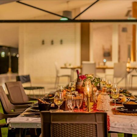 Saffronstays Onellaa, Nashik - Infinity Pool Villa Surrounded By A Vineyard Exterior photo