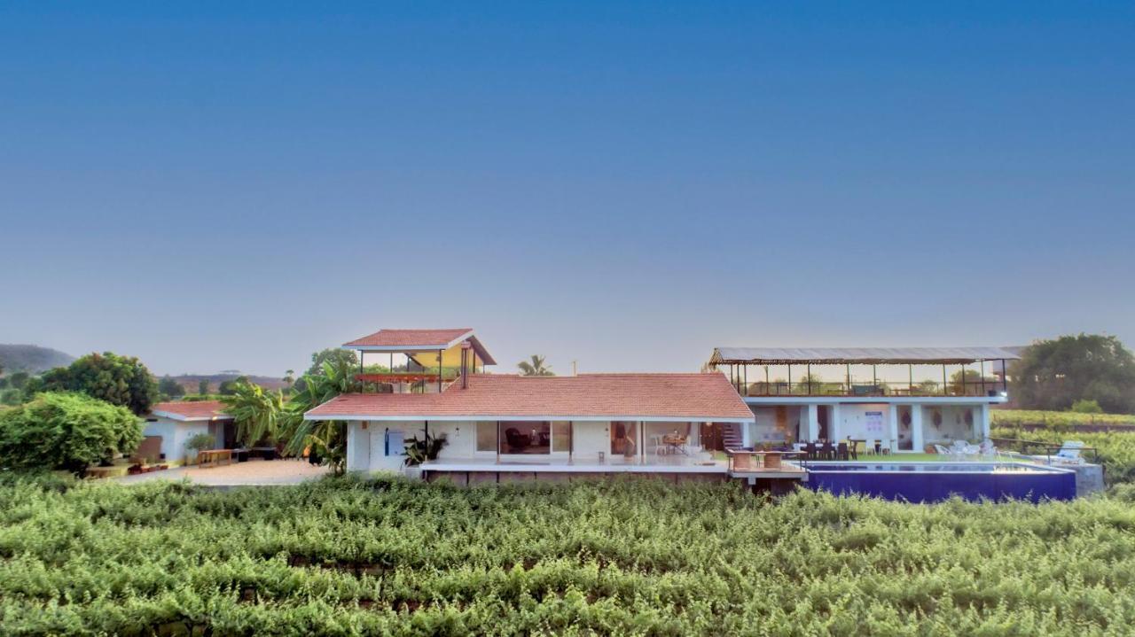 Saffronstays Onellaa, Nashik - Infinity Pool Villa Surrounded By A Vineyard Exterior photo