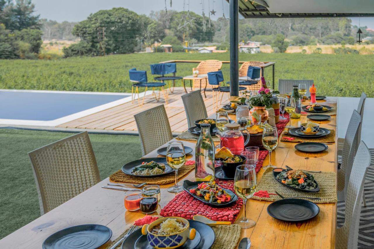 Saffronstays Onellaa, Nashik - Infinity Pool Villa Surrounded By A Vineyard Exterior photo