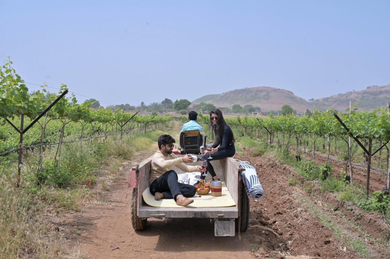 Saffronstays Onellaa, Nashik - Infinity Pool Villa Surrounded By A Vineyard Exterior photo