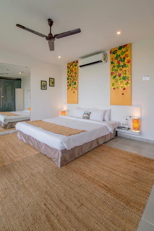 Saffronstays Onellaa, Nashik - Infinity Pool Villa Surrounded By A Vineyard Exterior photo