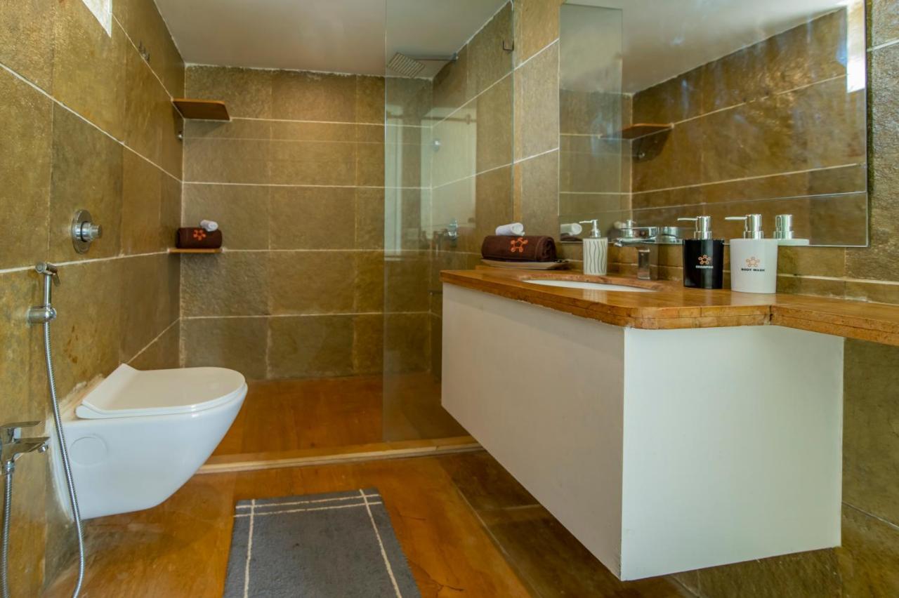 Saffronstays Onellaa, Nashik - Infinity Pool Villa Surrounded By A Vineyard Exterior photo
