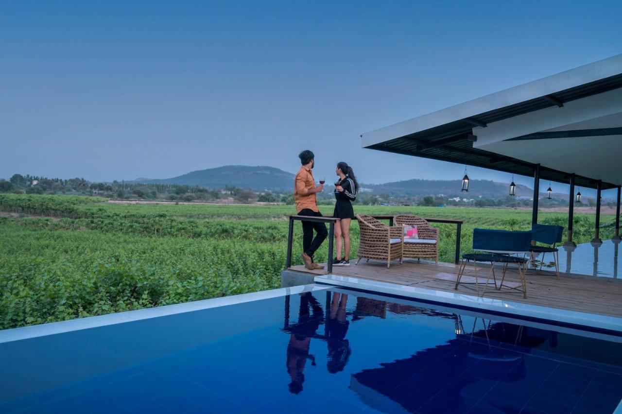 Saffronstays Onellaa, Nashik - Infinity Pool Villa Surrounded By A Vineyard Exterior photo